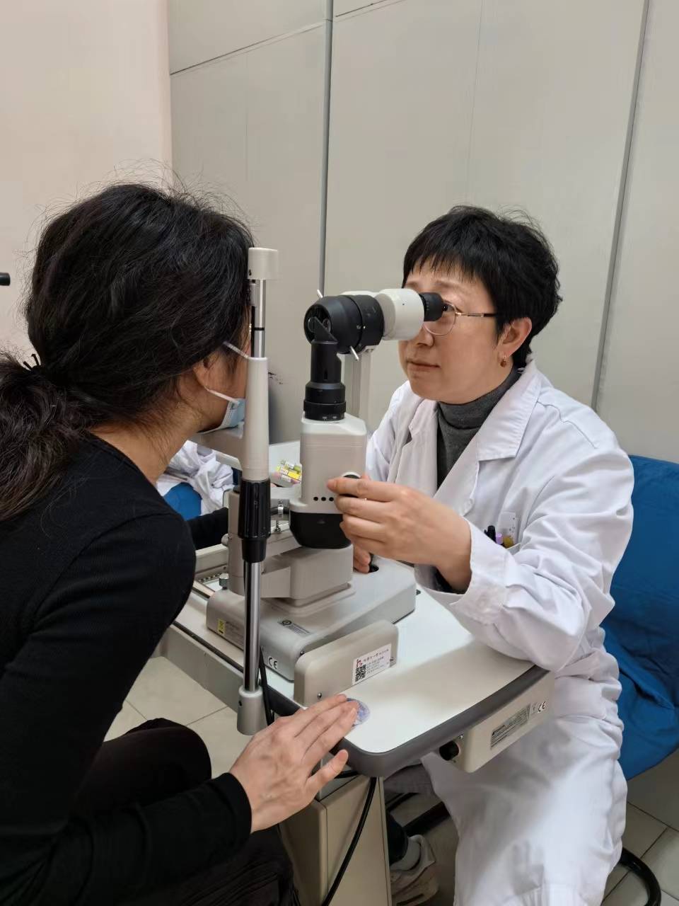 国信证券发布爱尔眼科研报：屈光视光引领增长，收入增速稳步回升