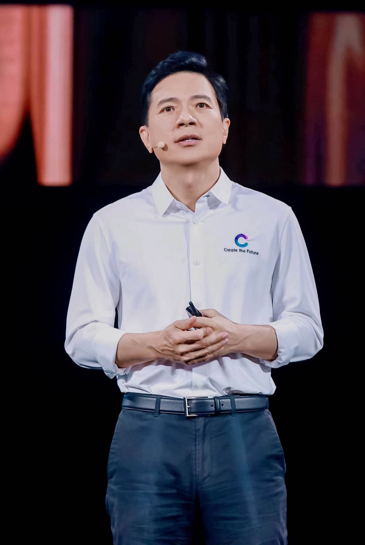 百度李彦宏谈AI发展：从“智能涌现”走向“效果涌现”