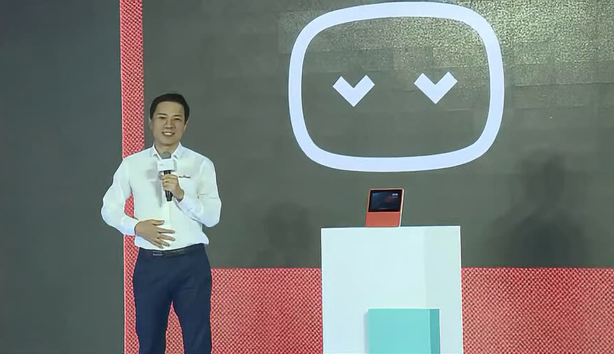 百度李彦宏谈AI发展：从“智能涌现”走向“效果涌现”
