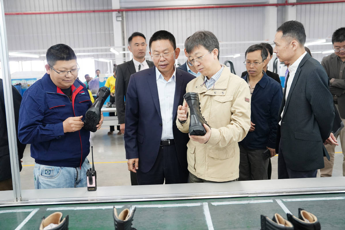 驻非盟使团团长蒋烽大使会见联合国儿童基金会驻非盟代表莱拉