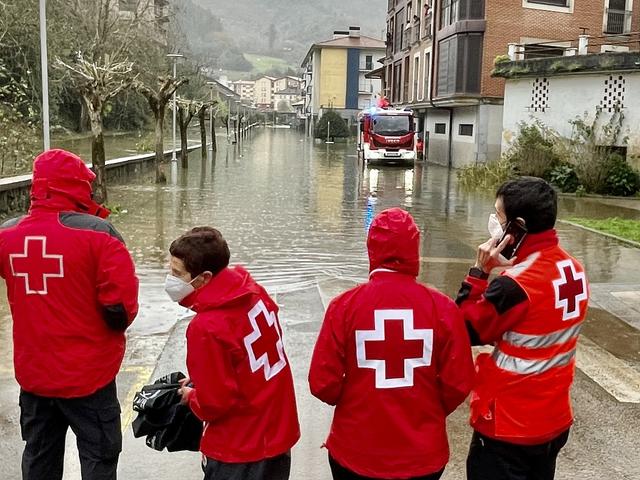 暴雨红色预警！湖南局地特大暴雨！太湖发生2024年第1号洪水！广铁部分列车停运