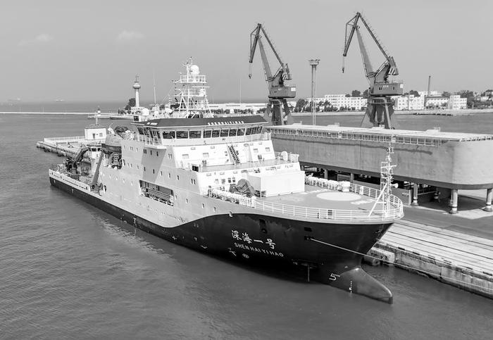 “深海一号”船完成1000公里多波束测线任务