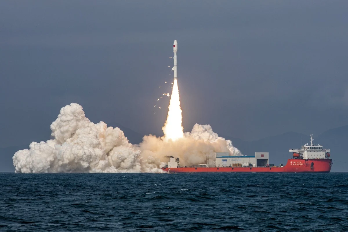 一箭八星“太空拼车”！捷龙三号火箭海上成功发射