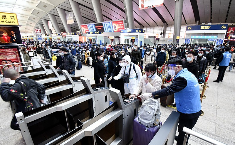 假期首日，超3.3亿人次！