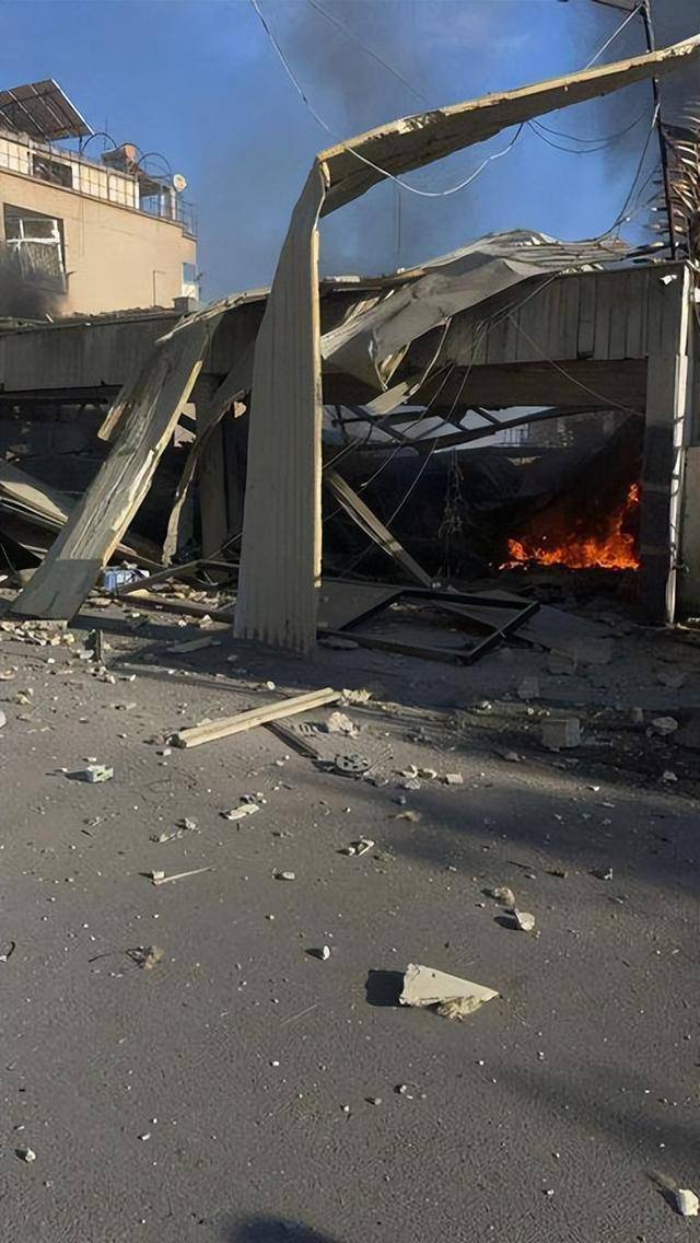 以色列24小时空袭超100次，叙防空系统完全瘫痪！黎媒：以军坦克正向距大马士革约20公里处前进，美国国务院表态