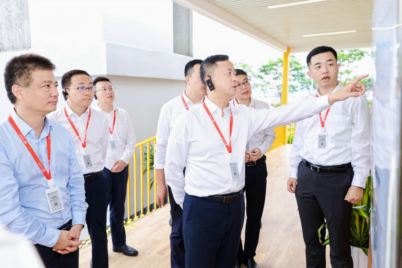 中国贸促会会长任鸿斌会见香港特别行政区行政长官李家超