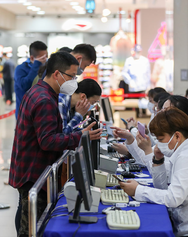 上海首11月实现社会消费品零售总额16369.85亿元 比去年同期下降3.1%