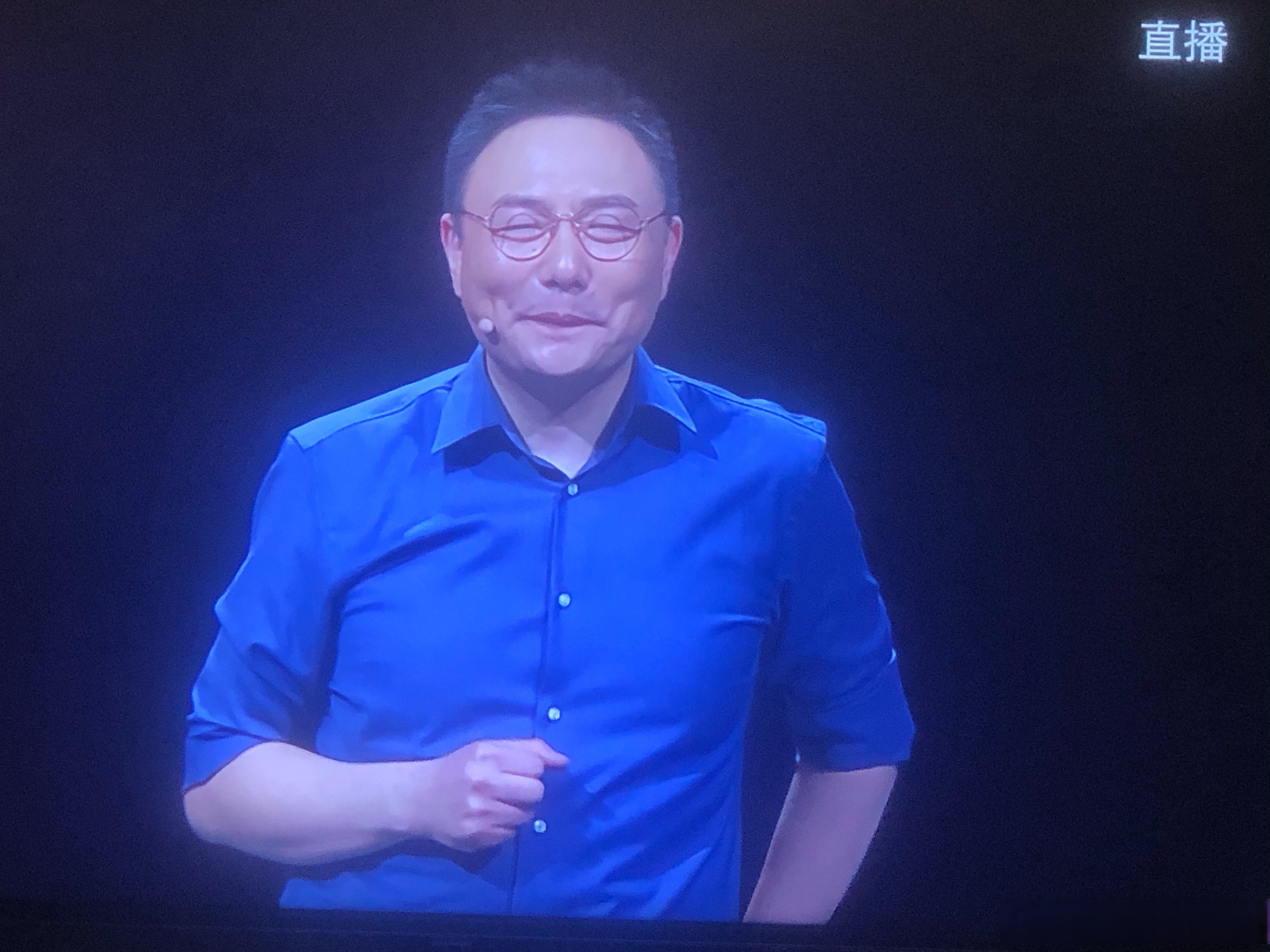 罗振宇十周年跨年演讲在杭州举办 传递未来希望与行动力量