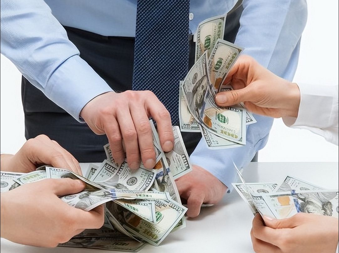 多家银行补发高管薪酬 有人500多万有人几十万