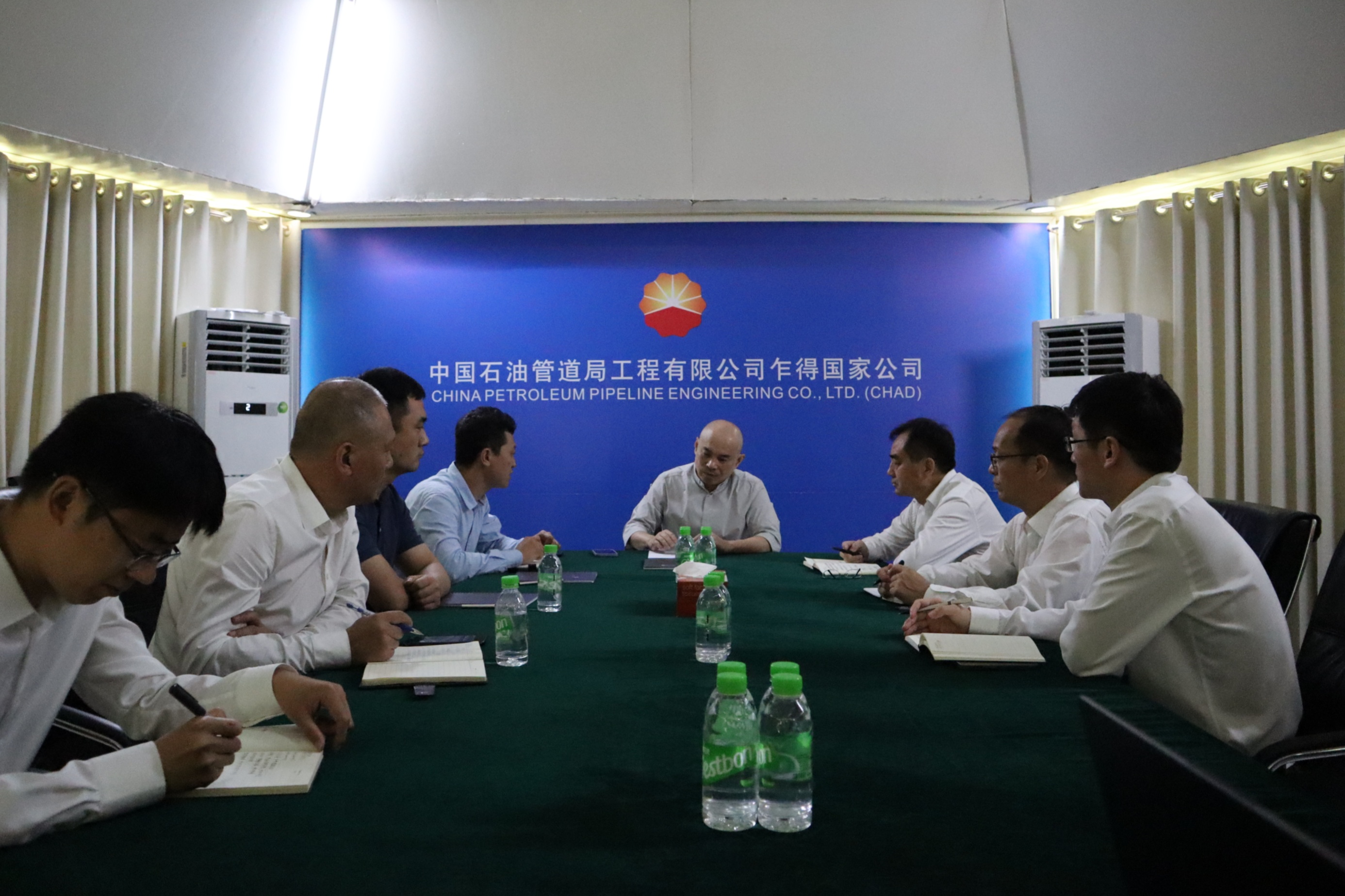 驻乍得大使王晰宁会见乍青年和体育部部长隆尼