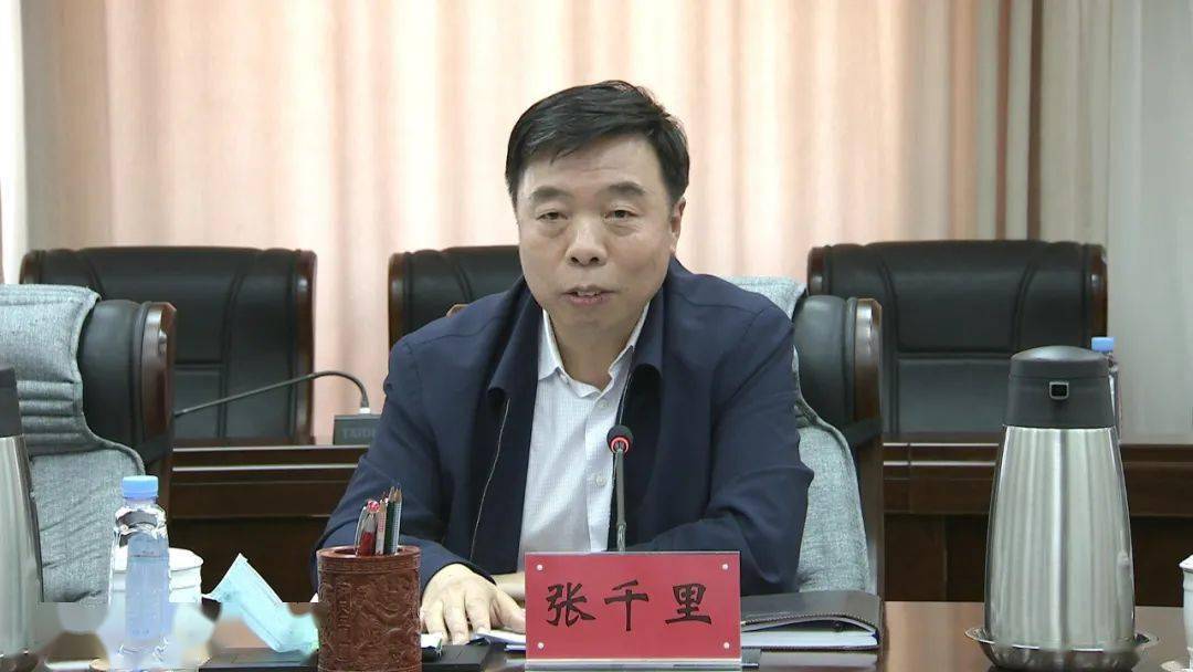 国家铁路局局长费东斌会见哥伦比亚交通部长罗哈斯