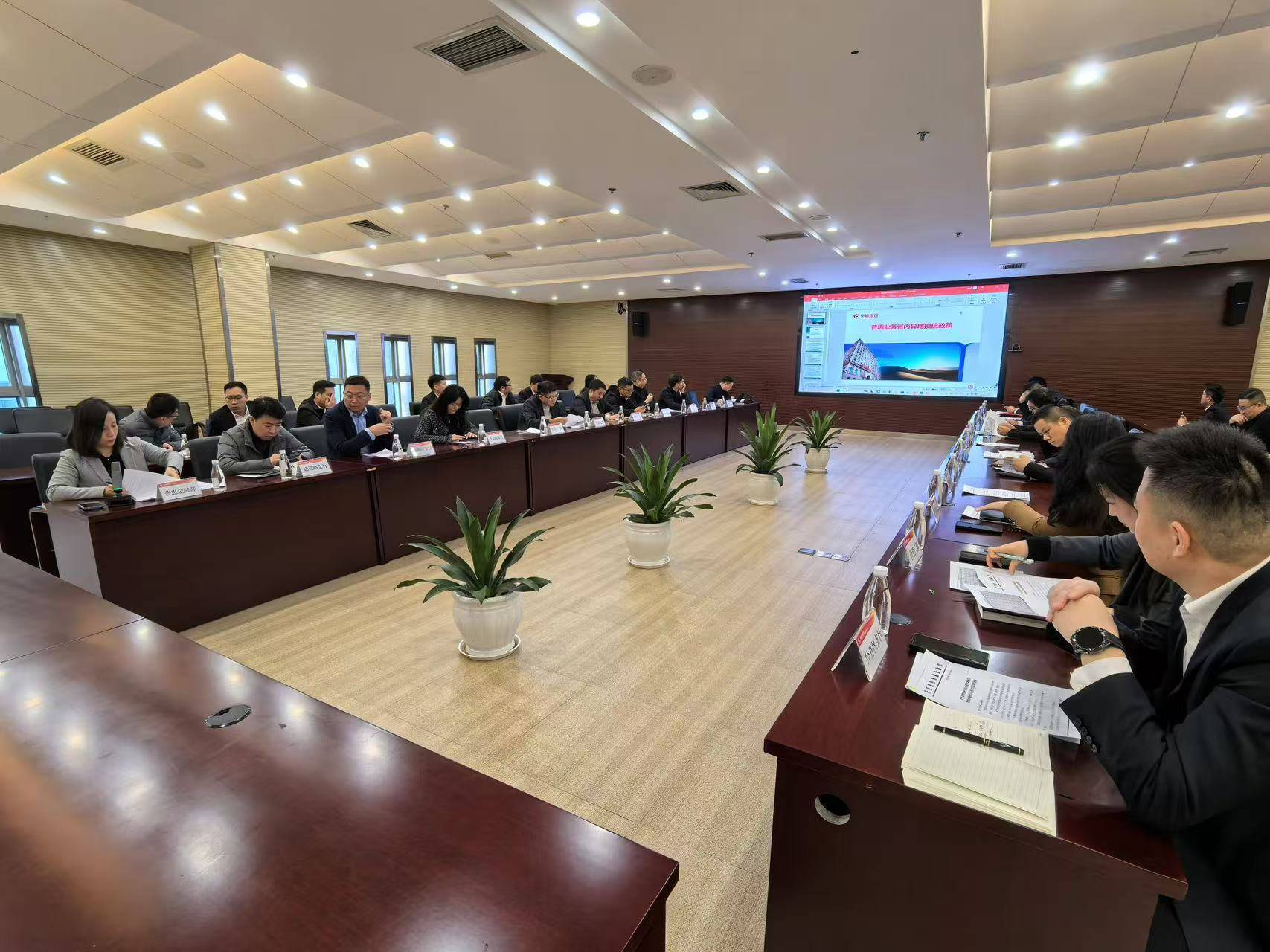 【融资有道】 多措并举降低小微企业综合融资成本