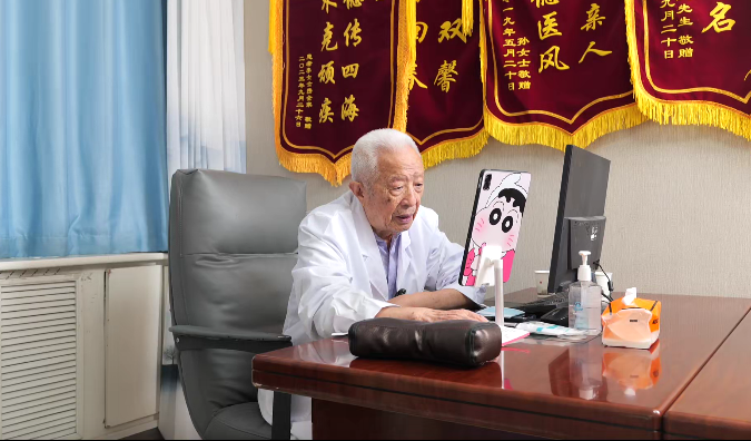 “杀死癌细胞仅需10天”，有病人治疗期间死亡！深圳一公司老板骗取多名患者“救命钱”208万元，被判14年，罚金7万元