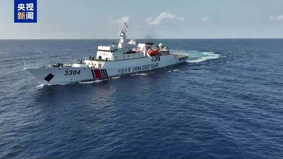 中国海警位中国黄岩岛领海及周边区域执法巡查