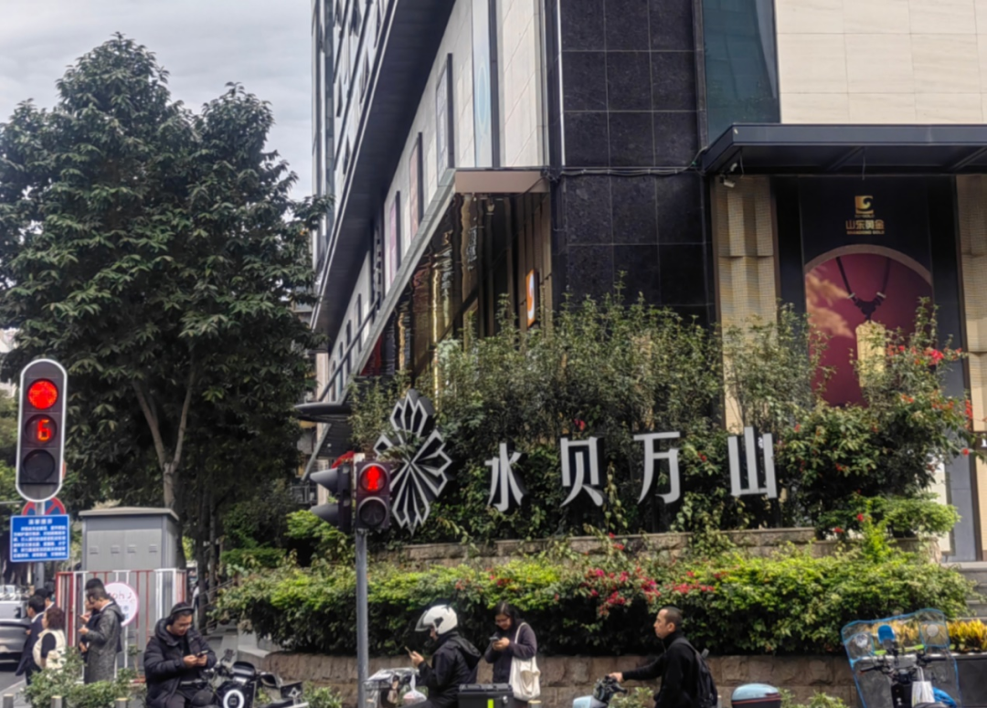 实探：元旦购金热！深圳水贝市场人气旺