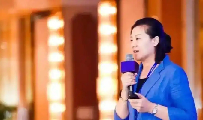 掌舵人入职两月失联，高鑫零售转型蒙上阴影