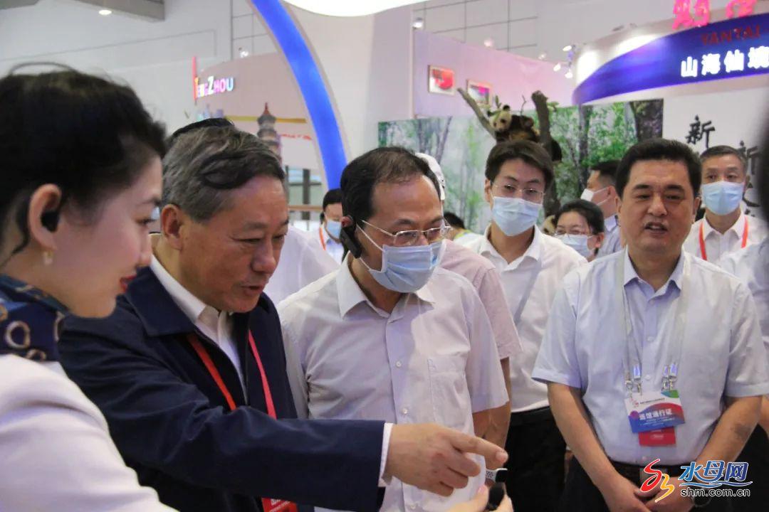 阿联酋经济和旅游部长出席马德里国际旅游展
