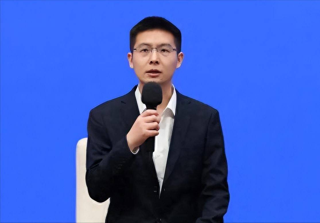 热搜爆了！春晚霸屏！机器人全面入侵，宇树中国功夫夯爆了，王兴兴发声