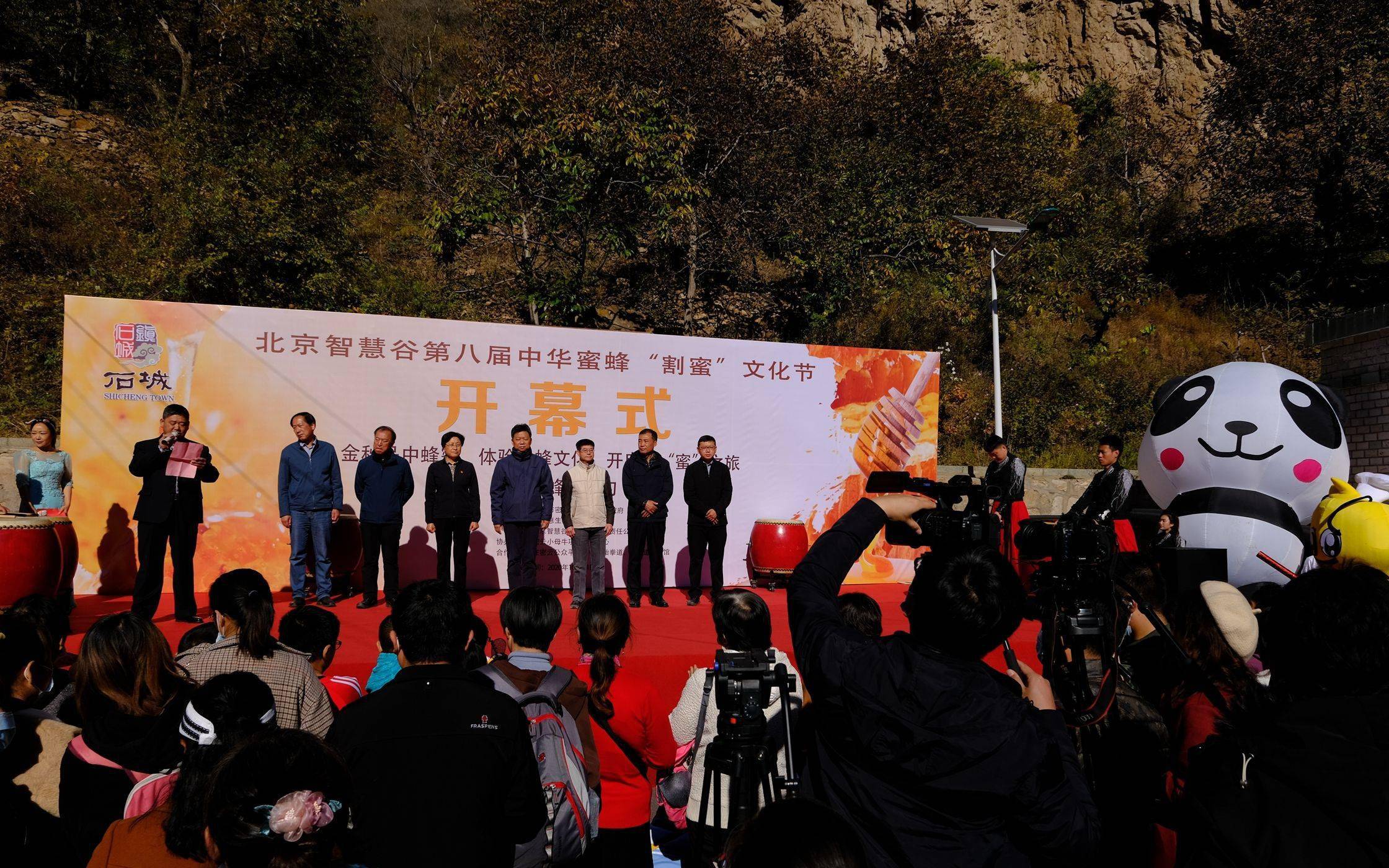 找准“甜密码” 深山小村“盛产”大学生