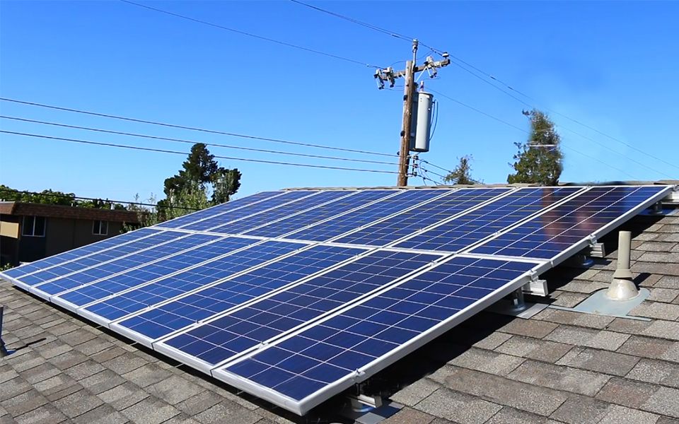 英国太阳能拍卖创纪录 清洁电网目标有望达成