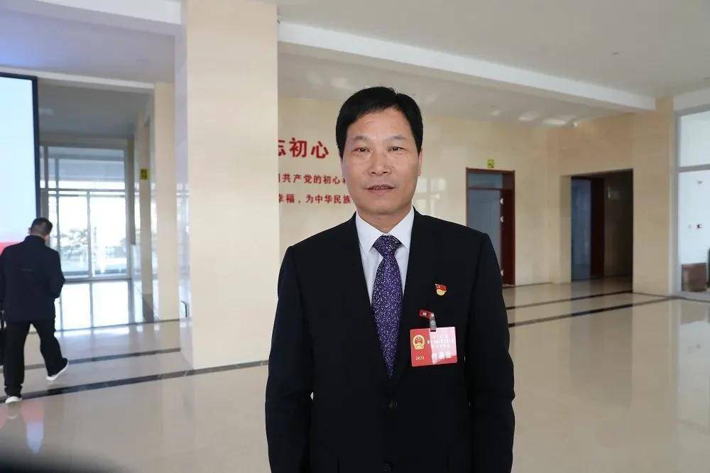 两会新华鲜报｜“接”入未来！脑机接口首入政府工作报告