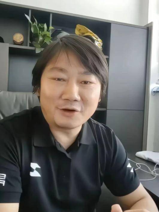 张雪接受央视专访:下场比赛前先给观众泼冷水,不可能常胜,有可能会发挥不好、机械故障、摔车等