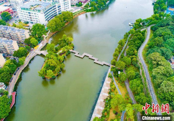 中办、国办:建设安全舒适绿色智慧的“好房子”;南京发布“2026城市更新机会清单” | 房产早参