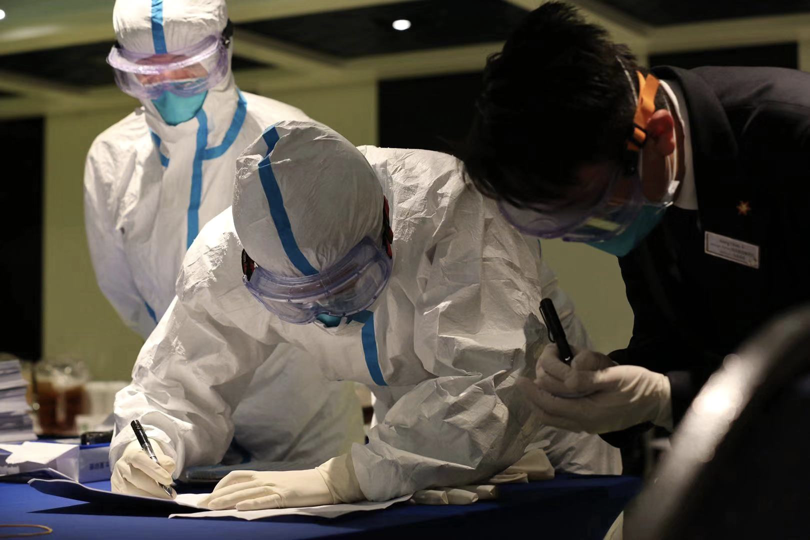 载220人邮轮暴发致命病毒,已有3人死亡,存在人传人风险,1名死者遗体仍留在邮轮上!靠港求医遭拒,世卫组织已全面介入